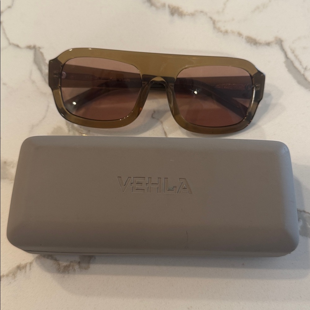 VEHLA Amber Brown Rectangular Sunglasses - Picture 4 of 6